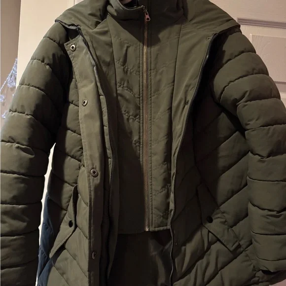 Swiss Tech Women's Dark Green Puffer Jacket - Picture 3 of 7